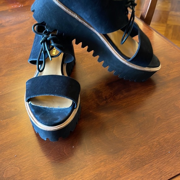 All Black NWOT “flatform” lug wedge sandals. Black Euro size 38 (7 1/2 -… - Picture 3 of 9